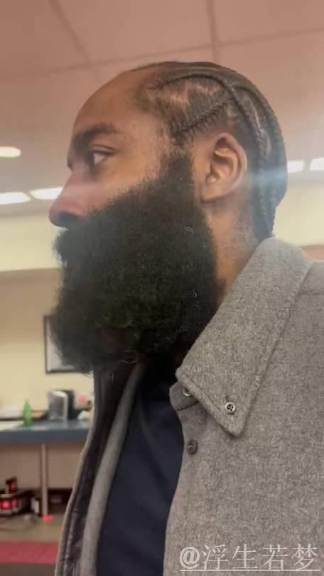 哈登盛赞火箭重建成果,申京与阿门小贾进步显著 哈登盛赞火箭重建成果,申京与阿门小贾进步显著