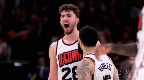 哈登盛赞火箭重建成果,申京与阿门小贾进步显著 哈登盛赞火箭重建成果,申京与阿门小贾进步显著